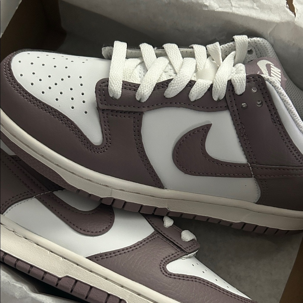 Nike White and Mauve Sneakers